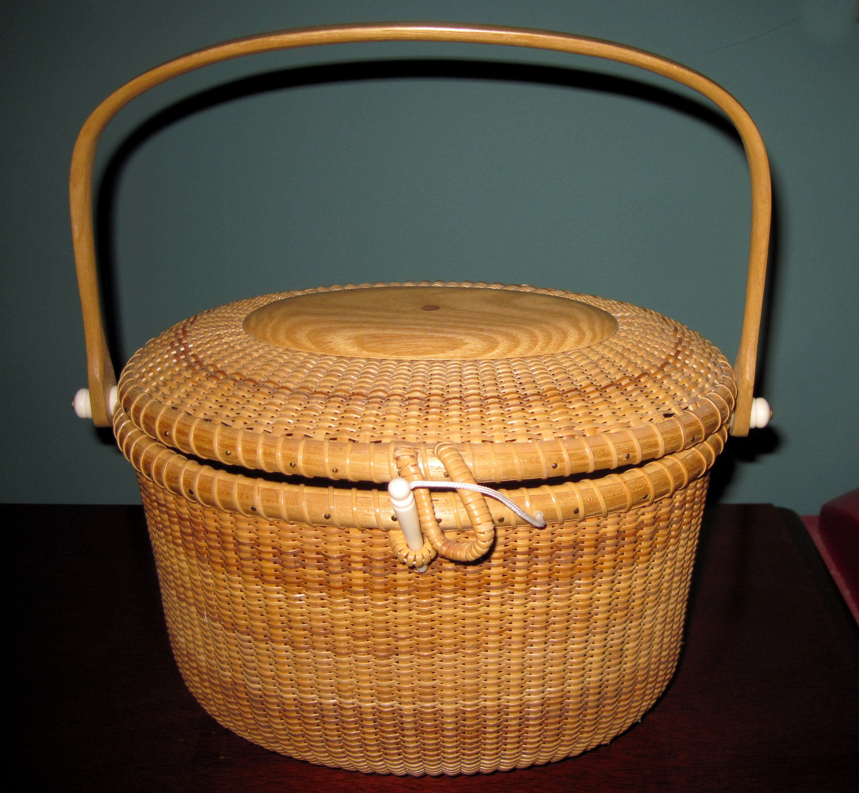 Vintage Wicker Woven Wooden Purse Box Flip lid hard size purse sewing  embroidery Bird Lid Velvet trim Basket purse Lined – Carol's True Vintage  and Antiques