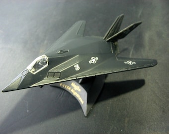 Miniature Avion Lockheed F-117A Nighthawk 1/144 Atlas - Modèle Diecast Militaire