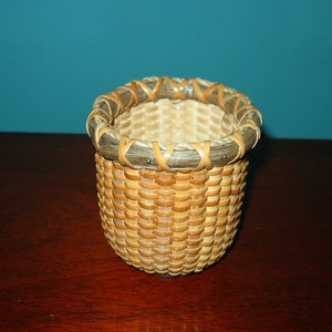 Signed Mini NANTUCKET BASKET by USA craftsman Gary Beeman