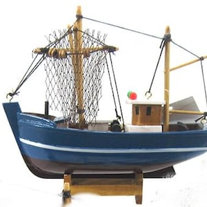 Bateau de pêche en bois, modèle réduit de chalutier, 15,4 cm de long, entièrement assemblé, coque bleue/blanche