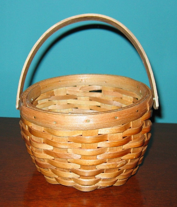 Longaberger-Copy Small Round Basket w/Handle