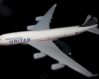 Mini Diecast UNITED AIRLINES AIRBUS Jet Airplane on stand 6" long 6" wingspan- Great details