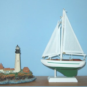 Wooden Ship Model- Deep Shoal Sailboat SLOOP 8&quot; Tall  Beautiful! New in Box WHITE/GREEN Keel