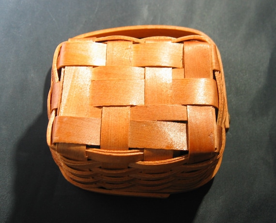 Longaberger-Copy  Mini Rectangular Basket w/Handle - image 5