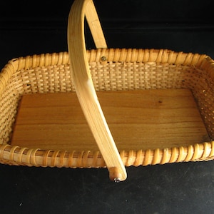 NANTUCKET BASKET Cracker Basket w/Oak woods, Handle andWooden Knobs