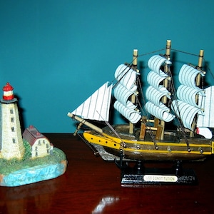 Wooden USS CONSTITUTION  Model Ship 6&quot; Long- Fully Assembled