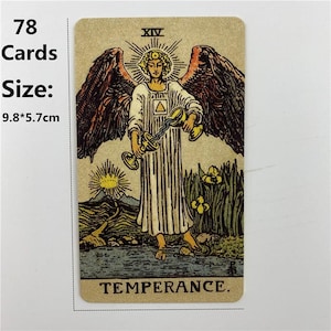 Peut inclure: Carte de tarot avec un ange ail&eacute; tenant deux calices et un b&acirc;ton. La carte est intitul&eacute;e "TEMPERANCE" en bas et "XIV" en haut. La carte mesure 9,8 cm sur 5,7 cm et fait partie d'un jeu de 78 cartes.