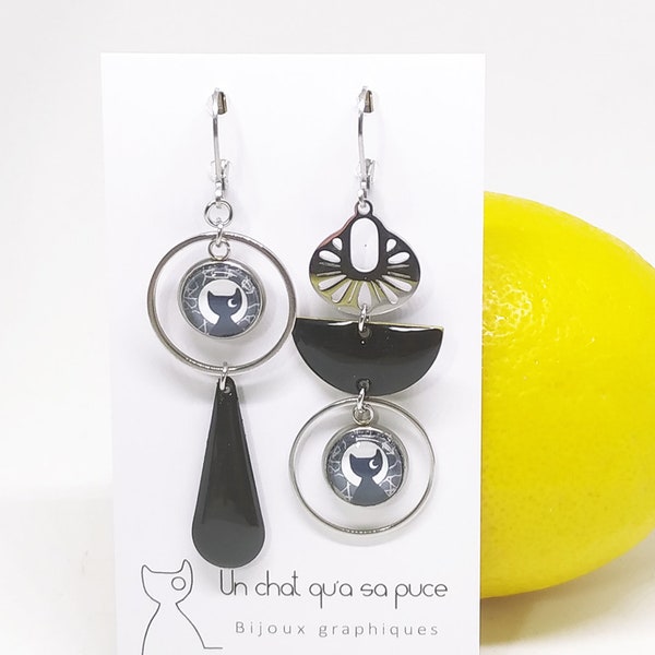 Boucles d’oreilles dépareillées noir et blanc motif chat noir