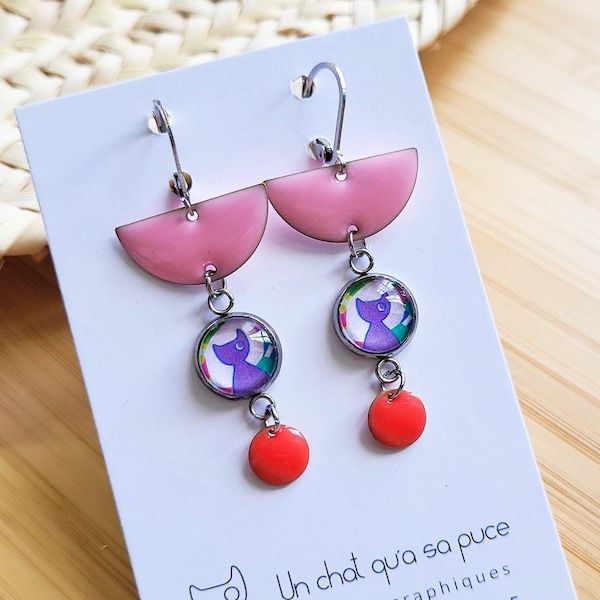 Boucles pendantes graphiques à sequins demi lunes roses et motifs chats violets (MODELE CANADA)
