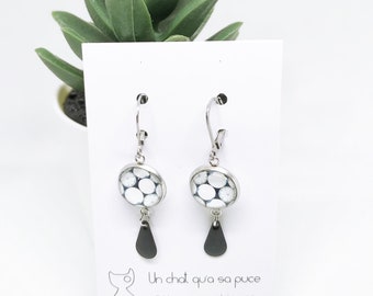 Boucles d’oreilles rondes à pois blancs et noirs