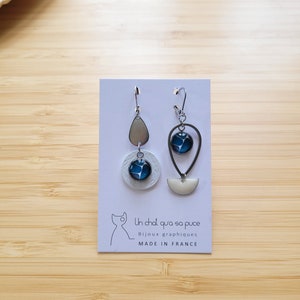 Boucles d'oreilles dépareillées forme gouttes à motifs bleus et blancs MODÈLE CANADA image 7