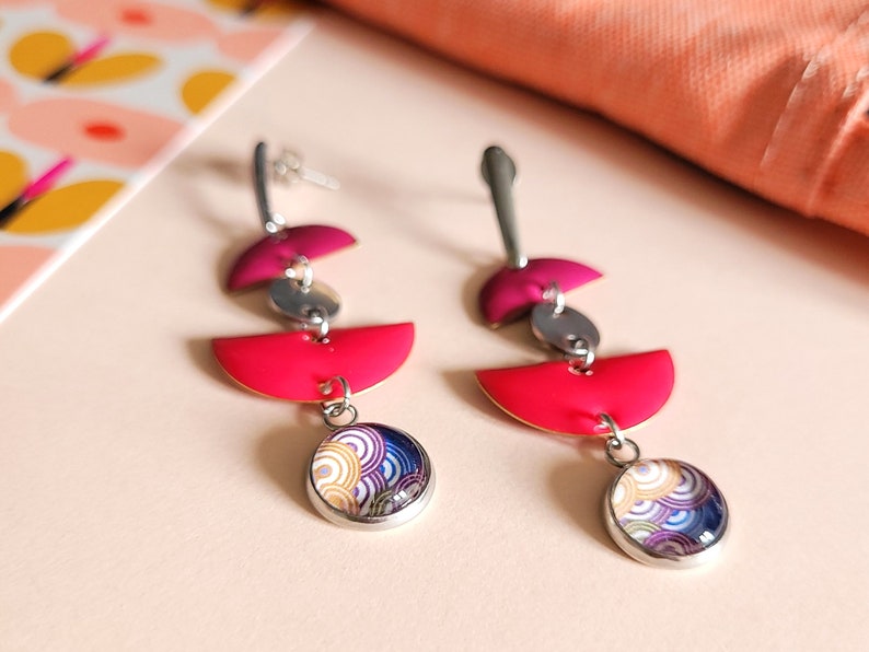 Long halfmoon earrings with graphic purple and multicolored waves patterns in glass and pink and purple enamelled sequins image 2