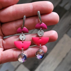 Long halfmoon earrings with graphic purple and multicolored waves patterns in glass and pink and purple enamelled sequins image 4