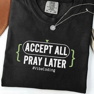 May include: A black and white illustration of a cat wearing a crown, with the text "Queen of the house". The cat has a regal pose, with a detailed crown and a patterned design.