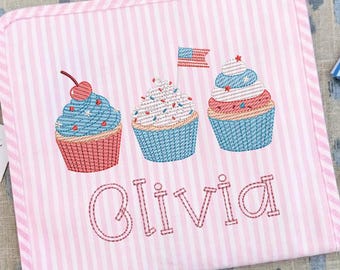 Archivo de bordado de cupcake: diseño patriótico en rojo, blanco y azul, relleno de boceto, puntada rápida (descarga instantánea)