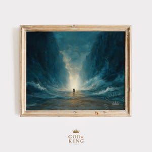 Puede incluir: Una impresión enmarcada que representa un dramático paisaje marino con una figura en el agua entre acantilados. La obra de arte presenta una paleta de azules y dorados, con olas rompiendo y una luz brillante. El marco es de madera clara.