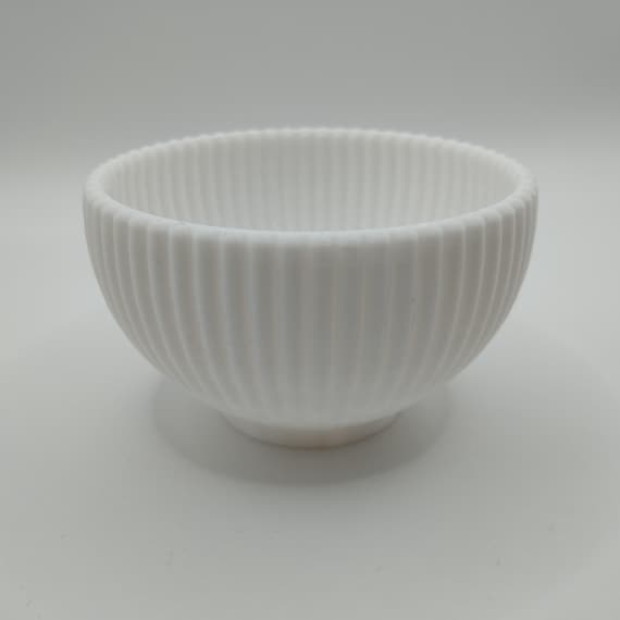 Noble Ribbed Bowl – Sculptural Decorative Dish, Modern Catchall, Elegant Table Accent, Minimalist Home Decor