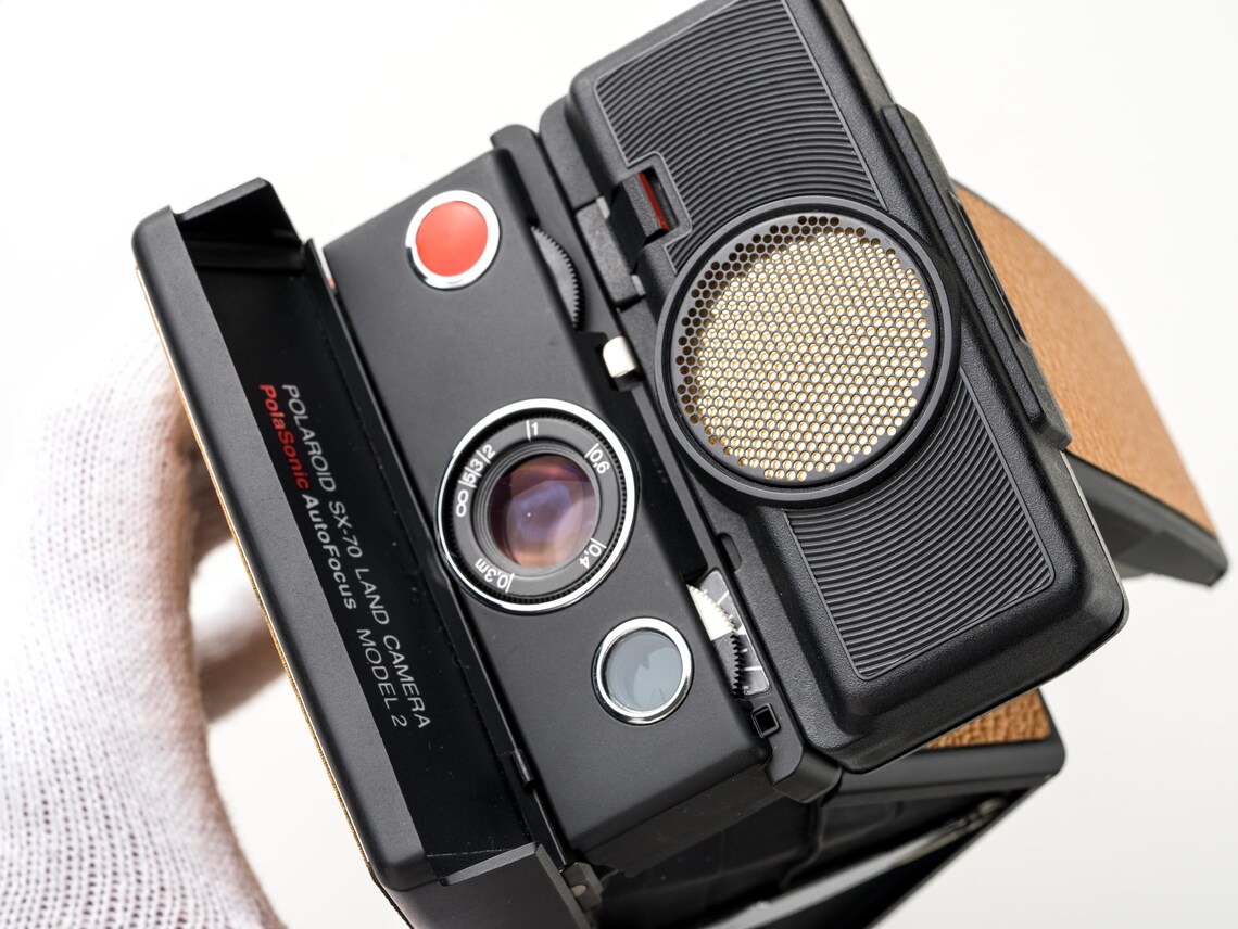 Polaroid SX70 Sonar Land Camera Model 2 with Autofocus - Instant Film Camera - Refurbished - New Leather, foto 1 de 5