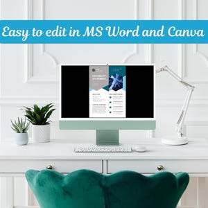 Puede incluir: Un espacio de trabajo moderno con un ordenador de sobremesa que muestra un documento con acentos azules y grises. El texto "Easy to edit in MS Word and Canva" se muestra encima del ordenador. Un escritorio blanco, una silla verde y plantas completan la escena.