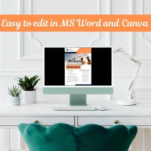 Op de afbeelding: Een computermonitor toont een document met een capability statement in oranje en witte accenten. Het scherm bevat tekst en een bouwafbeelding. Boven de monitor staat op een oranje banner: Easy to edit in MS Word and Canva.