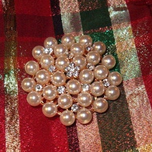 Bursts of Beauty! White Faux Pearl Brooch, Sparkly Clear Rhinestone Pin, 2&quot;W, Simply Gorgeous! Gold Tone Metal, Jewelry, Brooch, Clip, Pin