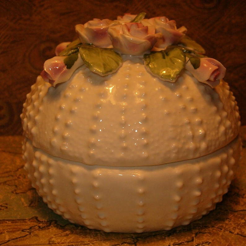 Famous Maker of Bone China Seymore Mann Lidded with Flowers Bone China Flowered Box Sea Urchin 3 12H x 4W Gorgeous White China 1990/'s