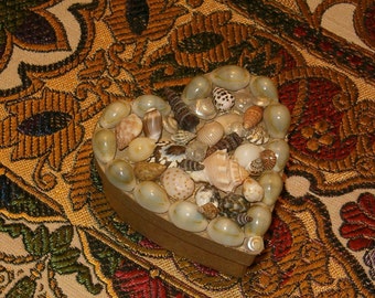 Heart Box with Lid Covered w Shells of all kinds and Seashore Decals Inside, 4"L x 3.5"W, Cardboard Box, Signed, Art Collectibles, Love Gift
