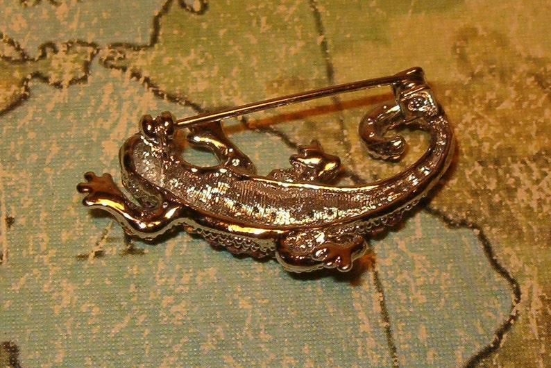 So Sweet! Lizard Pin 1960/'s Bit More than 1 12L Red Eyes Silver Tone Metal Covered with Aurora Borialis Glittery Stones