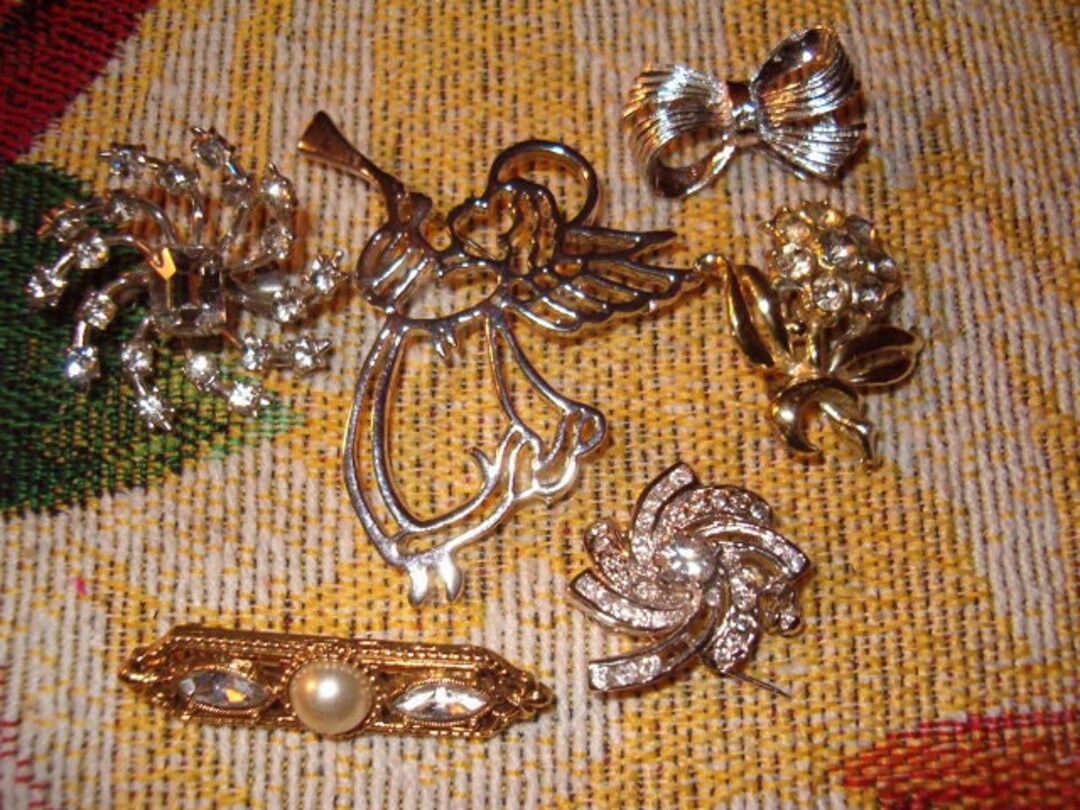 Grouping of Costume Jewelry Brooches