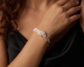 Bracciale rigido minimalista con perle miste | Due opzioni: doppio filo e multifilo di piccole perle a chicco di riso, bracciale aperto in lega d'argento