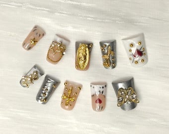 Uñas postizas Dark Y2K Cool Girl, 10 unidades, totalmente hechas a mano, con dijes de metal cuadrados medianos, cruz de la Virgen María y estampado de leopardo. Uñas postizas reutilizables.