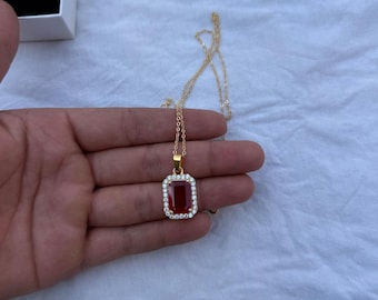 Collar con colgante de granate y detalle de moissanita / Bañado en oro y plata / Joyería con piedra natal de enero / Collar de piedras preciosas