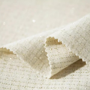 15 % ulltyg, krämvit tweed i glansig färg för klänningar, väskor, jackor och västar