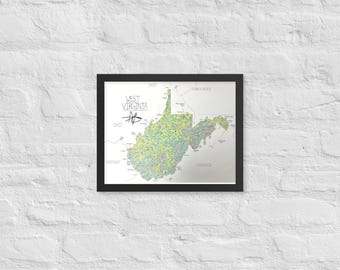 Puede incluir: Un mapa enmarcado de Virginia Occidental, con un contorno detallado del estado con varios puntos de colores. El mapa está sobre un fondo blanco y está encerrado en un marco negro. El texto "WEST VIRGINIA" está en la parte superior.