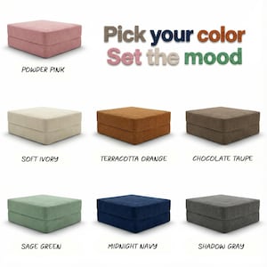 Puede incluir: Una selecci&oacute;n de otomanas cuadradas en varios colores, incluyendo rosa empolvado, marfil suave, naranja terracota, topo chocolate, verde salvia, azul medianoche y gris sombra. El texto "Pick your color, Set the mood" est&aacute; encima.