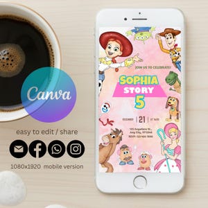Puede incluir: Un tel&eacute;fono m&oacute;vil muestra una invitaci&oacute;n de cumplea&ntilde;os con personajes de Toy Story. La invitaci&oacute;n presenta el texto "Sophia Story 5" con la fecha y hora. El tel&eacute;fono est&aacute; sobre un fondo claro con una taza de caf&eacute;.