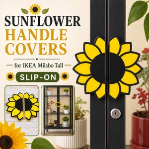 Peut inclure: Housses de poignée tournesol pour armoires IKEA Milsbo Tall. Ces accessoires à enfiler présentent un motif de tournesol jaune vif et noir, montrés fixés sur des poignées d'armoire verticales noires, avec des photos en médaillon.