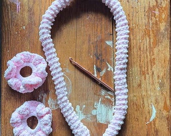 Heatless-krulset voor haar – haakpatroon (krultang + 2 scrunchies)