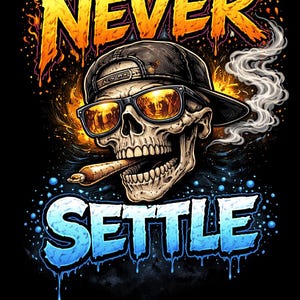 Può includere: Illustrazione digitale su sfondo nero. Un teschio con berretto e occhiali da sole fuma un sigaro. Le parole "NEVER" e "SETTLE" sono in caratteri gocciolanti, con effetti di fuoco e ghiaccio.