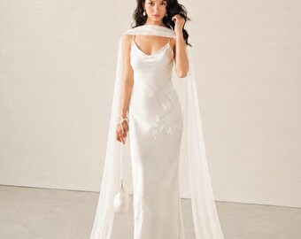 Minimalistische satijnen trouwjurk met chiffon cape, lage rug bruidsjurk