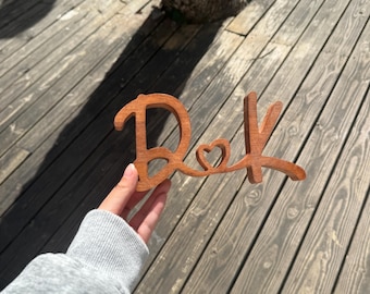 Letrero de madera personalizado con iniciales de pareja / Regalo de boda o San Valentín