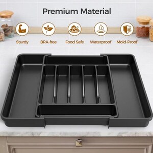 Puede incluir: Un organizador negro de utensilios de cocina con m&uacute;ltiples compartimentos. El organizador est&aacute; hecho de un material duradero y est&aacute; dise&ntilde;ado para caber dentro de un caj&oacute;n. La imagen tambi&eacute;n incluye el texto "Premium Material" e iconos para "Sturdy", "BPA-free", "Food Safe", "Waterproof" y "Mold-Proof".
