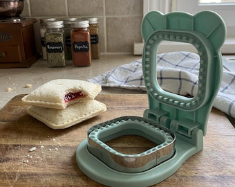 Crustless Sandwich Cutter and Sealer 3.7 Inch Square Pocket Maker for Kids