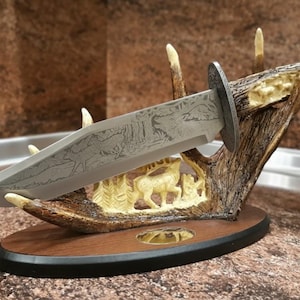 Handmade 100% Damascus Steel Hunting Knife with Wolf Etching & Antler Handle – Premium Collector’s Display Knife with Custom Stand