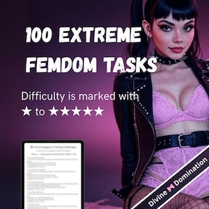 Op de afbeelding: De afbeelding toont de tekst "100 Extreme Femdom Tasks" met moeilijkheidsgraden aangegeven door sterren. Een vrouw in roze lingerie en een zwarte leren jas is zichtbaar. Een tablet met tekst staat linksonder. De tekst "Divine Domination" staat op een diagonale banner.