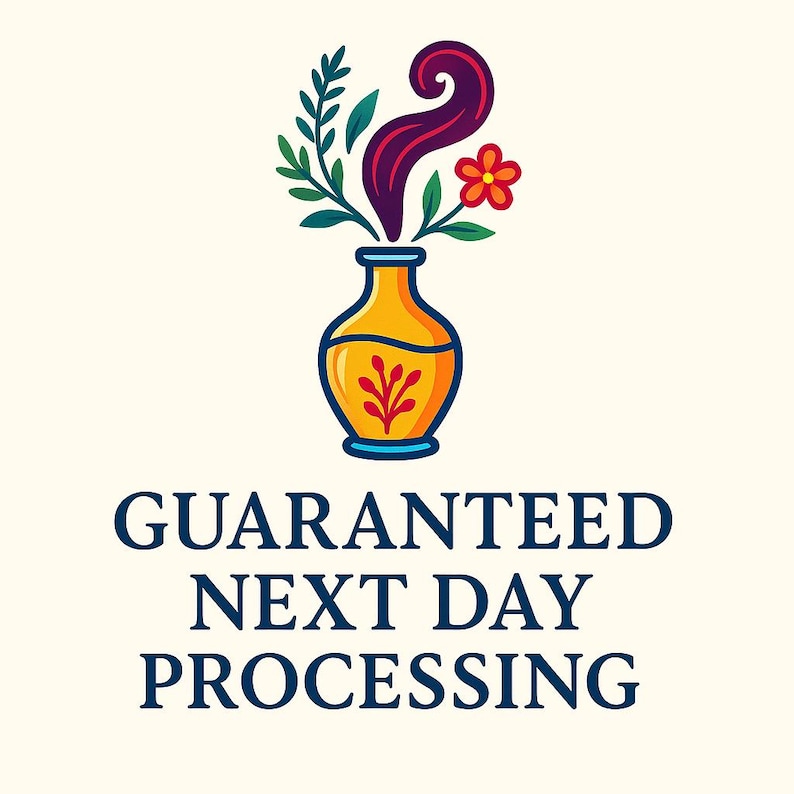 Puede incluir: Un logotipo con un jarr&oacute;n amarillo y un dise&ntilde;o floral rojo, coronado con hojas verdes, una flor roja y un remolino p&uacute;rpura. El texto "PROCESAMIENTO GARANTIZADO AL D&Iacute;A SIGUIENTE" est&aacute; debajo del jarr&oacute;n en azul marino.