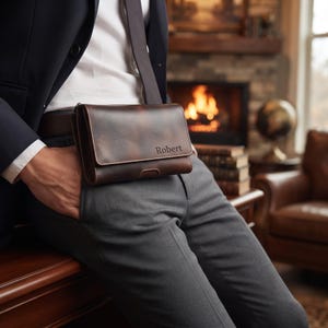 Maßgefertigte Handy-Gürteltasche aus Leder mit Kartenfächern und Reißverschlusstasche