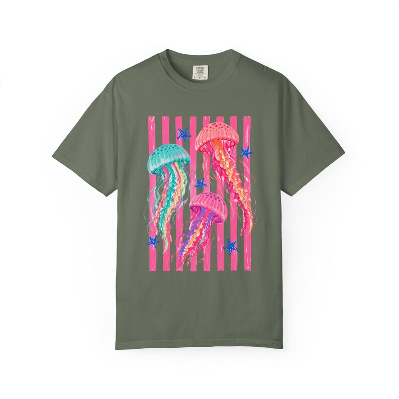 Quallen Shirt, Küstensommer T-Shirt, Strand Urlaub Shirt, Meer Liebhaber Geschenk, Buntes Medusa Comfort Farben T-Shirt Bild 13