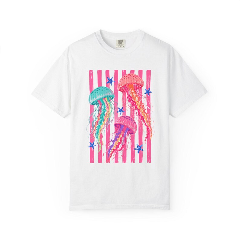 Quallen Shirt, Küstensommer T-Shirt, Strand Urlaub Shirt, Meer Liebhaber Geschenk, Buntes Medusa Comfort Farben T-Shirt Bild 10