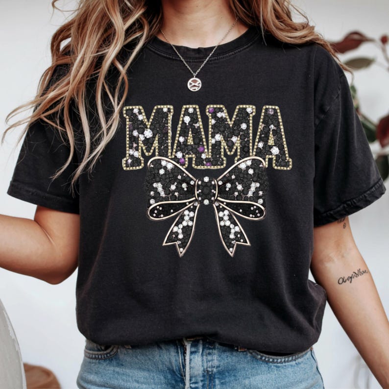 Black shirt faux yarn mama png textured design preview